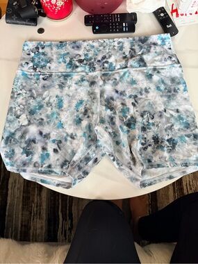 lululemon athletica Blue and Gray Marble-Print Bike Shorts